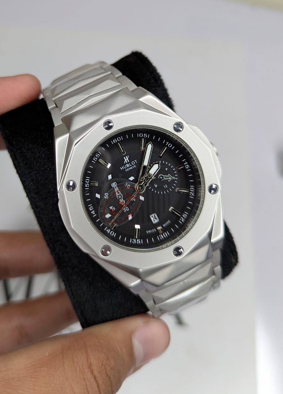 Hublot diamond cut ( black dial)